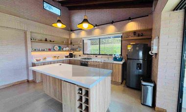 Casa campestre con una cita inigualable en Parcelación cerrada
