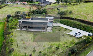 Casa campestre con una cita inigualable en Parcelación cerrada