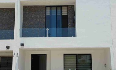 Amplia casa en renta en Arboreto Residencial Verde