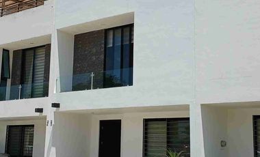 Amplia casa en renta en Arboreto Residencial Verde