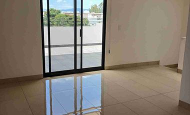 Amplia casa en renta en Arboreto Residencial Verde