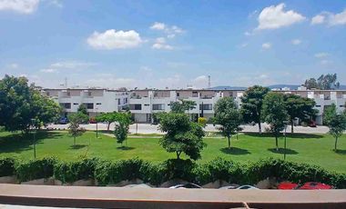 Amplia casa en renta en Arboreto Residencial Verde