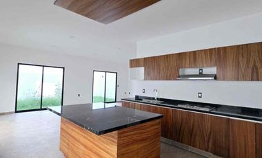 Casa en venta dentro de privada  Residencial Royal Campestre 200 mts2