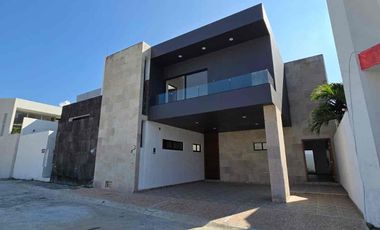 Casa en venta dentro de privada  Residencial Royal Campestre 200 mts2