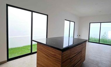 Casa en venta dentro de privada  Residencial Royal Campestre 200 mts2