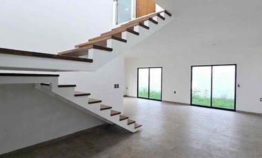 Casa en venta dentro de privada  Residencial Royal Campestre 200 mts2