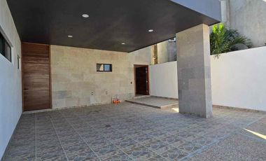 Casa en venta dentro de privada  Residencial Royal Campestre 200 mts2