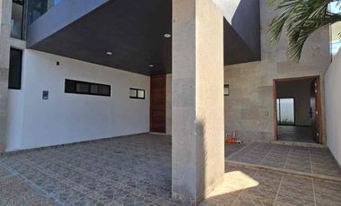 Casa en venta dentro de privada  Residencial Royal Campestre 200 mts2