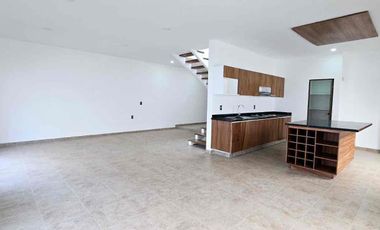 Casa en venta dentro de privada  Residencial Royal Campestre 200 mts2