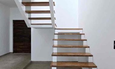 Casa en venta dentro de privada  Residencial Royal Campestre 200 mts2