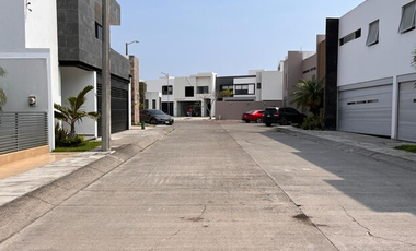 CASA EN REMATE EN FRACCIONAMIENTO LAS PALMAS MEDELLIN DE BRAVO VERACRUZ