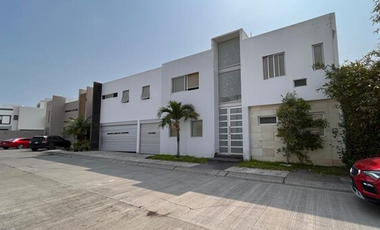 CASA EN REMATE EN FRACCIONAMIENTO LAS PALMAS MEDELLIN DE BRAVO VERACRUZ