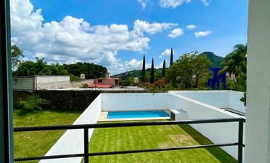CASA EN VENTA ESTILO MODERNO EN TLAYACAPAN  