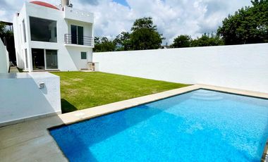 CASA EN VENTA ESTILO MODERNO EN TLAYACAPAN  