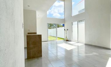 CASA EN VENTA ESTILO MODERNO EN TLAYACAPAN  