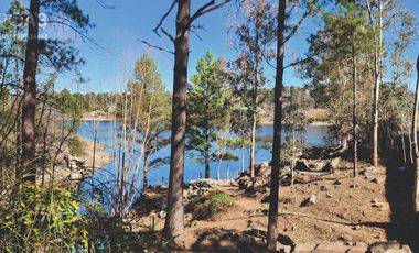 PROPIEDAD CON COSTA DE LAGO LOS MOLINOS EN POTRERO DE GARAY