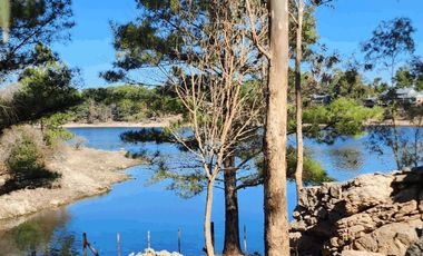 PROPIEDAD CON COSTA DE LAGO LOS MOLINOS EN POTRERO DE GARAY