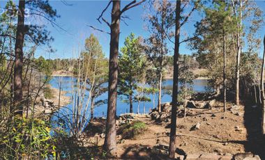 PROPIEDAD CON COSTA DE LAGO LOS MOLINOS EN POTRERO DE GARAY