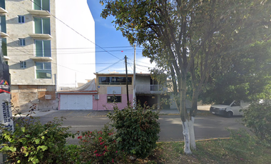 Grande y espaciosa Casa con accesoria y oficina de 3 recamaras en Valle Dorado Hab Los Pirules Tlalnepantla Estado de Mexico