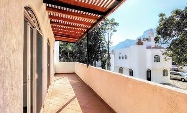 CASA EN VENTA CON ALBERCA EN RESIDENCIAL EXCLUSIVO EN TLAYACAPAN, MOR.