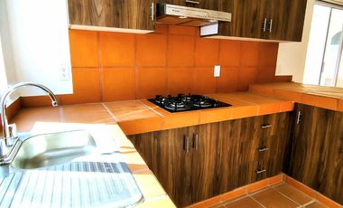 CASA EN VENTA CON ALBERCA EN RESIDENCIAL EXCLUSIVO EN TLAYACAPAN, MOR.