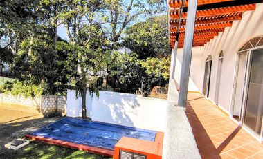 CASA EN VENTA CON ALBERCA EN RESIDENCIAL EXCLUSIVO EN TLAYACAPAN, MOR.