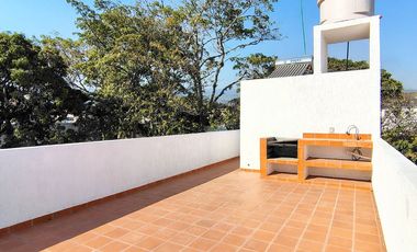 CASA EN VENTA CON ALBERCA EN RESIDENCIAL EXCLUSIVO EN TLAYACAPAN, MOR.