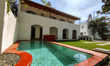 CASA EN VENTA CON ALBERCA EN RESIDENCIAL EXCLUSIVO EN TLAYACAPAN, MOR.