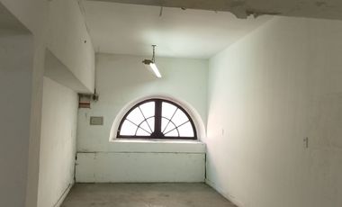 ALQUILER DE LOCAL ,CON ENTREPISO ,OPORTUNIDAD POR PRECIO Y UBICACION