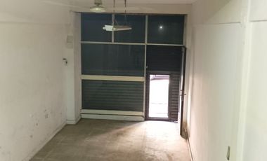 ALQUILER DE LOCAL ,CON ENTREPISO ,OPORTUNIDAD POR PRECIO Y UBICACION
