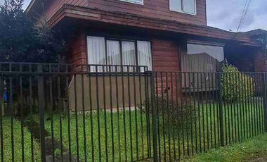 Vende Casa  de 6 dormitorios a 3 Cuadras de Colegio Pumahue, de 270 M2 en Villa Sol de Oriente Puerto Montt