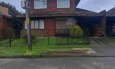 Vende Casa  de 6 dormitorios a 3 Cuadras de Colegio Pumahue, de 270 M2 en Villa Sol de Oriente Puerto Montt