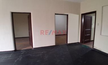 Venta De Casa En Zona Residencial En La Urb La Caleta. Chimbote.
