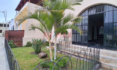 Venta De Casa En Zona Residencial En La Urb La Caleta. Chimbote.