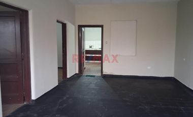 Venta De Casa En Zona Residencial En La Urb La Caleta. Chimbote.