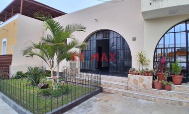 Venta De Casa En Zona Residencial En La Urb La Caleta. Chimbote.