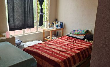 VENTA DE CASA CON DOS FRENTES CERCA DEL PABELLÓN