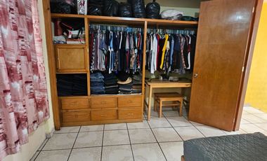 VENTA DE CASA CON DOS FRENTES CERCA DEL PABELLÓN