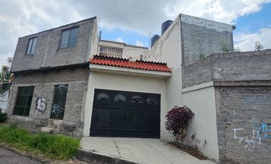 VENTA DE CASA CON DOS FRENTES CERCA DEL PABELLÓN