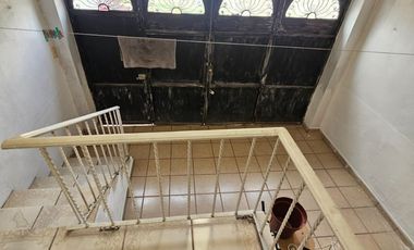 VENTA DE CASA CON DOS FRENTES CERCA DEL PABELLÓN