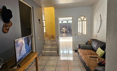 VENTA DE CASA CON DOS FRENTES CERCA DEL PABELLÓN