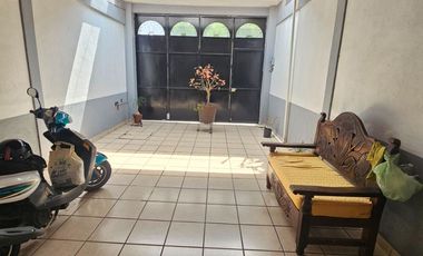 VENTA DE CASA CON DOS FRENTES CERCA DEL PABELLÓN