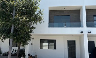 CASA EN VENTA RESIDENCIAL ARBORETO EN NUEVO MÈXICO, TESISTAN; JALISCO.