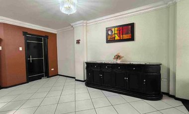 En venta Casa Amplia con piscina en  Los Álamos, al norte de Guayaquil. 4 dormitorios