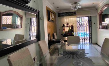 En venta Casa Amplia con piscina en  Los Álamos, al norte de Guayaquil. 4 dormitorios