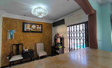 En venta Casa Amplia con piscina en  Los Álamos, al norte de Guayaquil. 4 dormitorios