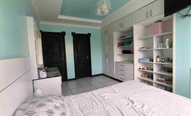 En venta Casa Amplia con piscina en  Los Álamos, al norte de Guayaquil. 4 dormitorios