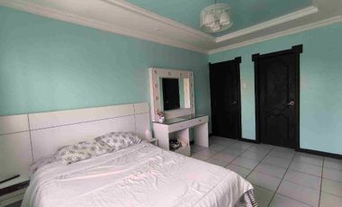 En venta Casa Amplia con piscina en  Los Álamos, al norte de Guayaquil. 4 dormitorios