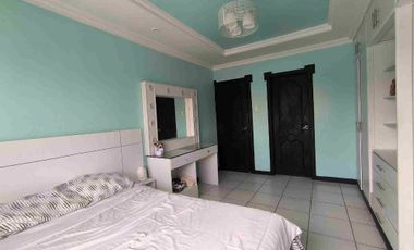 En venta Casa Amplia con piscina en  Los Álamos, al norte de Guayaquil. 4 dormitorios