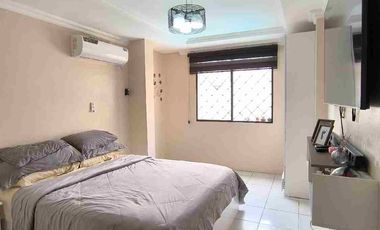 En venta Casa Amplia con piscina en  Los Álamos, al norte de Guayaquil. 4 dormitorios